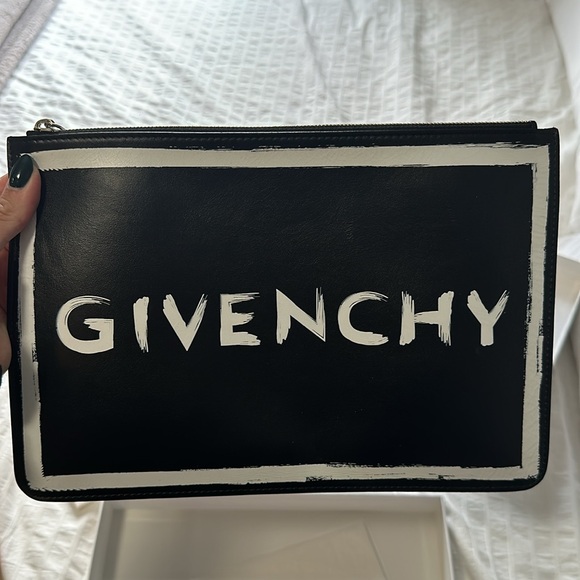 Givenchy pouch - Picture 2 of 4